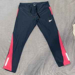 ❣️Cropped Nike workout leggings!❣️